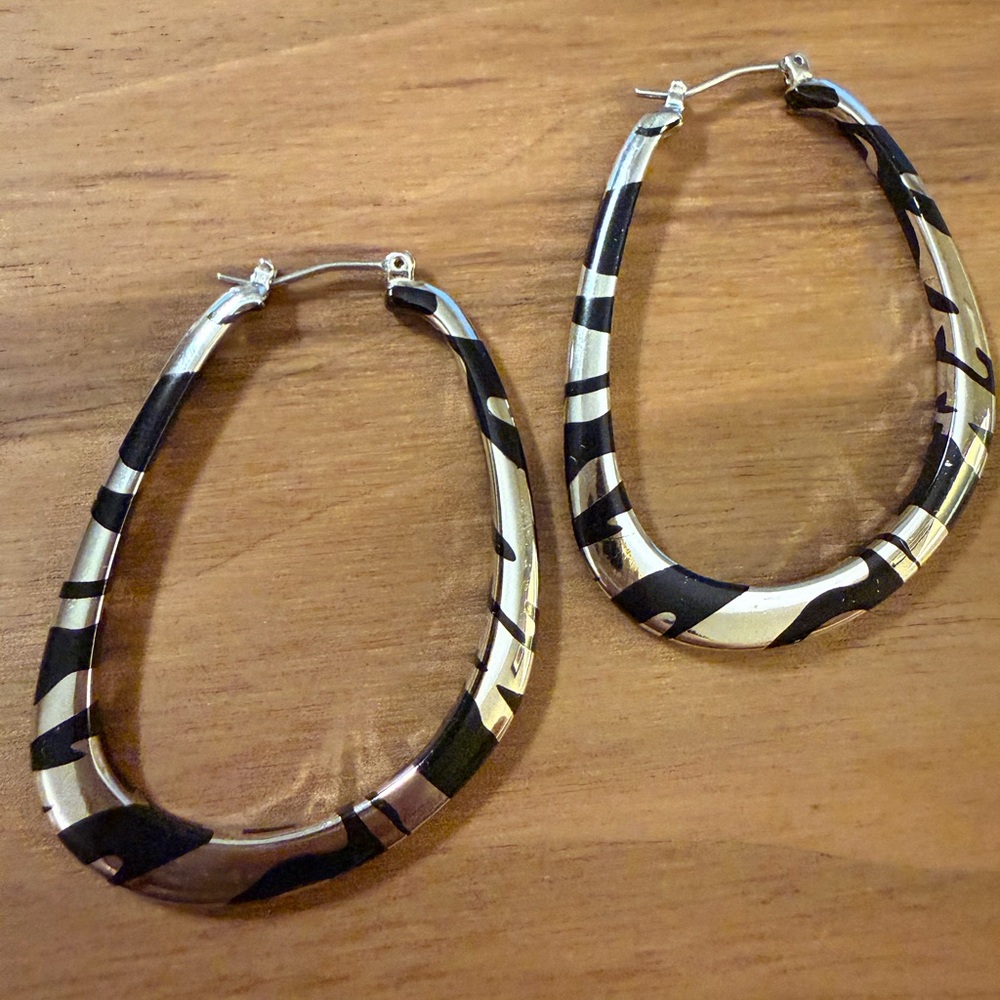 Stylish Black and Silver Patterned Hoop Earrings - Women Jewelry